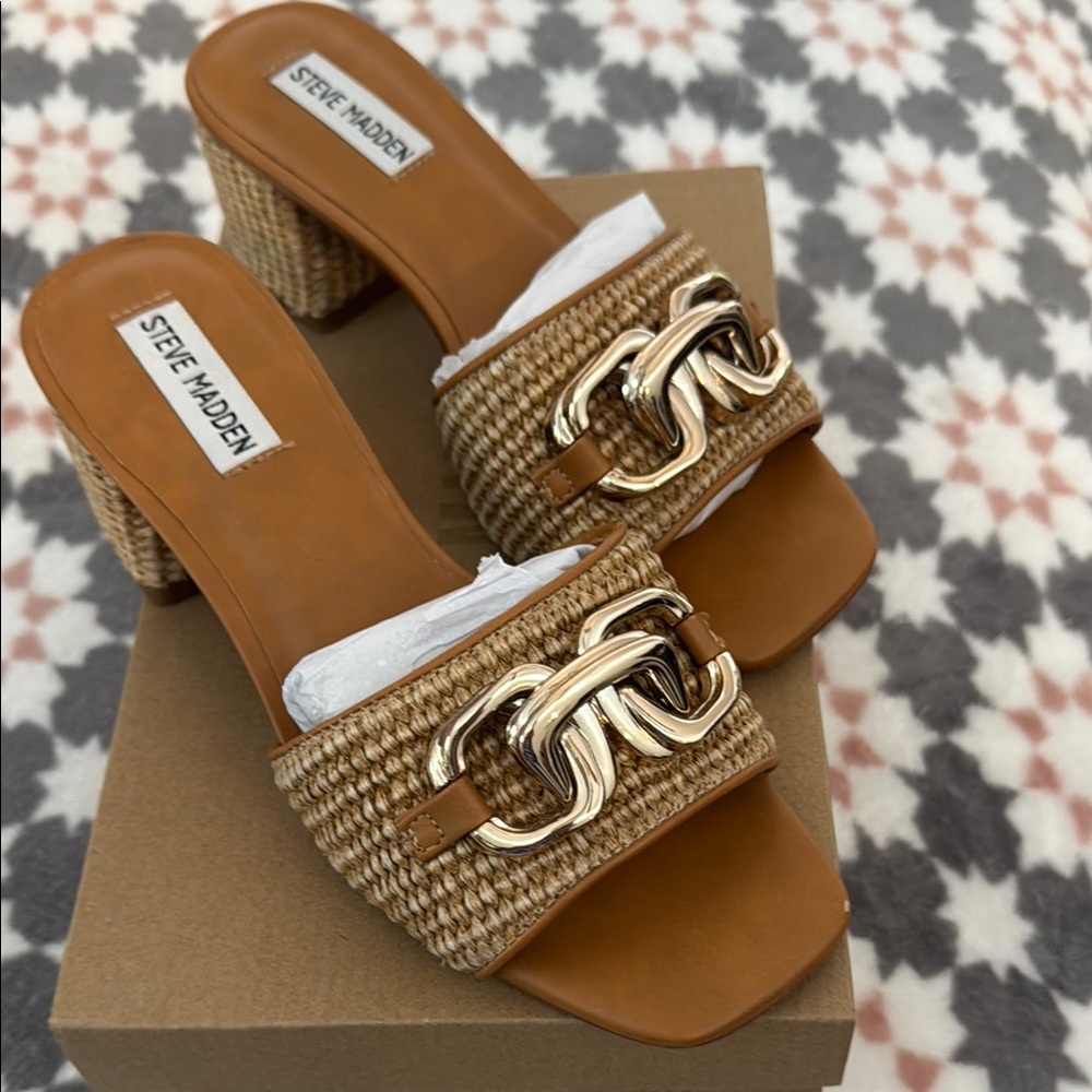 Steve Madden Santana Tan and Gold Mules with Chain-Link Detail EUC